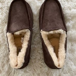 Brand New Men’s UGG slippers size 9